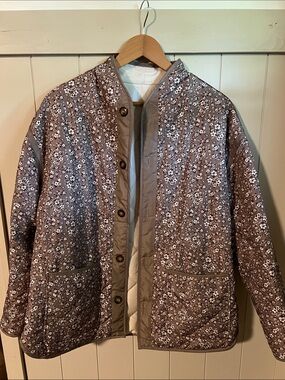 Reversible Quilted Lightweight Floral Shirt Jacket in Taupe